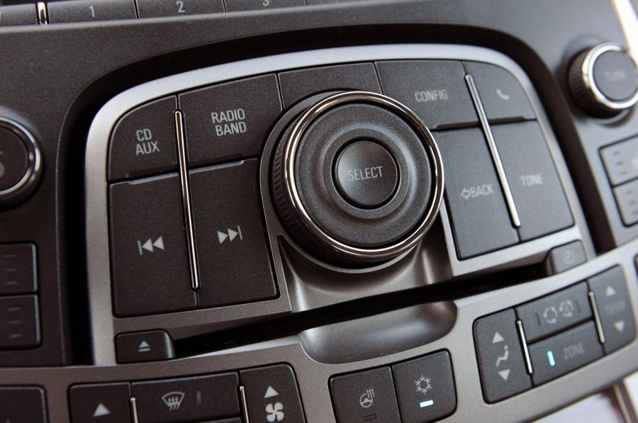 Детали интерьера Buick LaCrosse 2010 года  (NA) (фото 83 из 121)